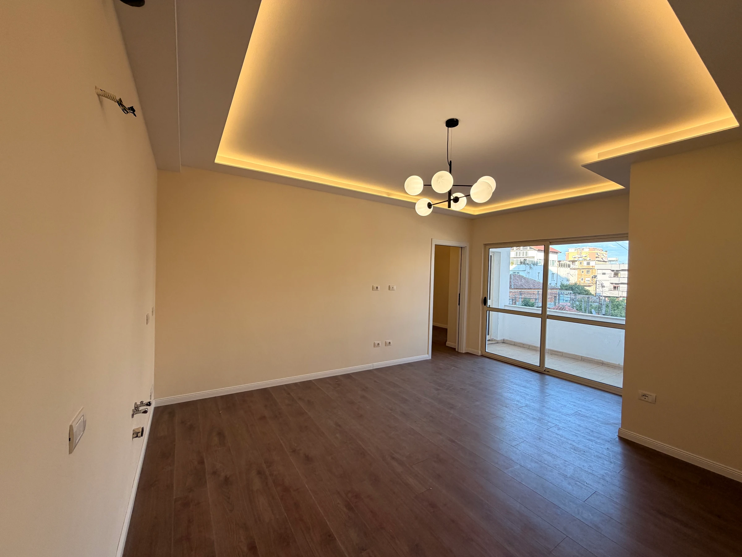 Shitet Apartament 2+1+2 Tualete ne Lagjen Nr 6 Durres (2/8)