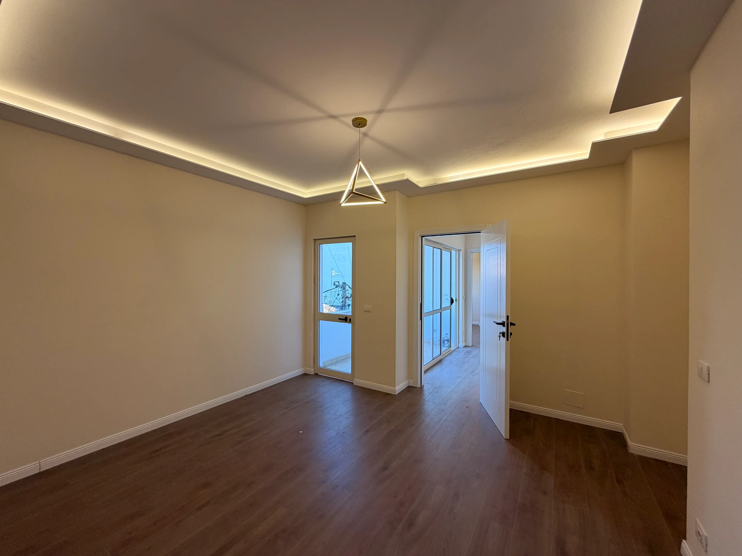 Shitet Apartament 2+1+2 Tualete ne Lagjen Nr 6 Durres (4/8)