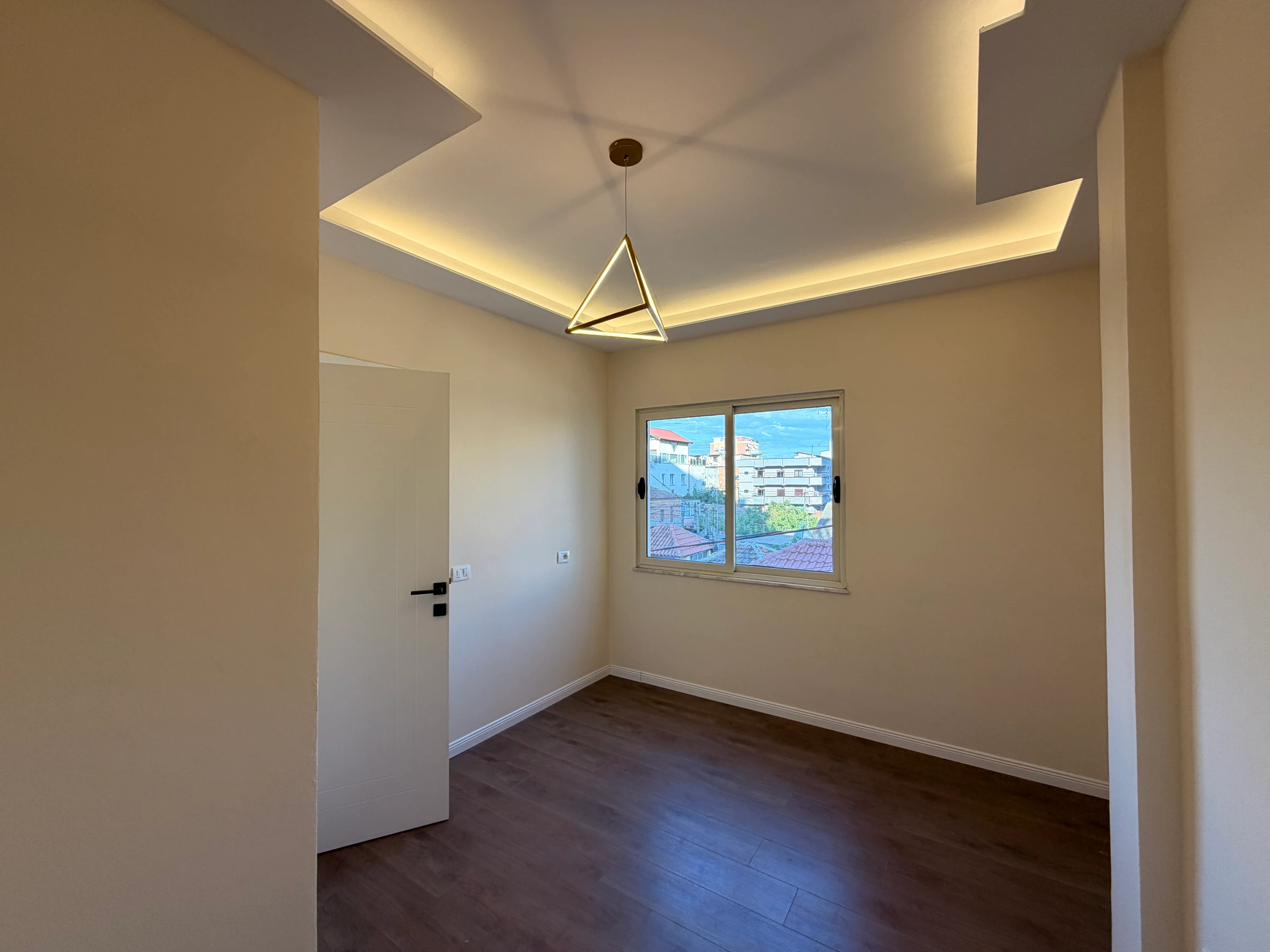 Shitet Apartament 2+1+2 Tualete ne Lagjen Nr 6 Durres (5/8)