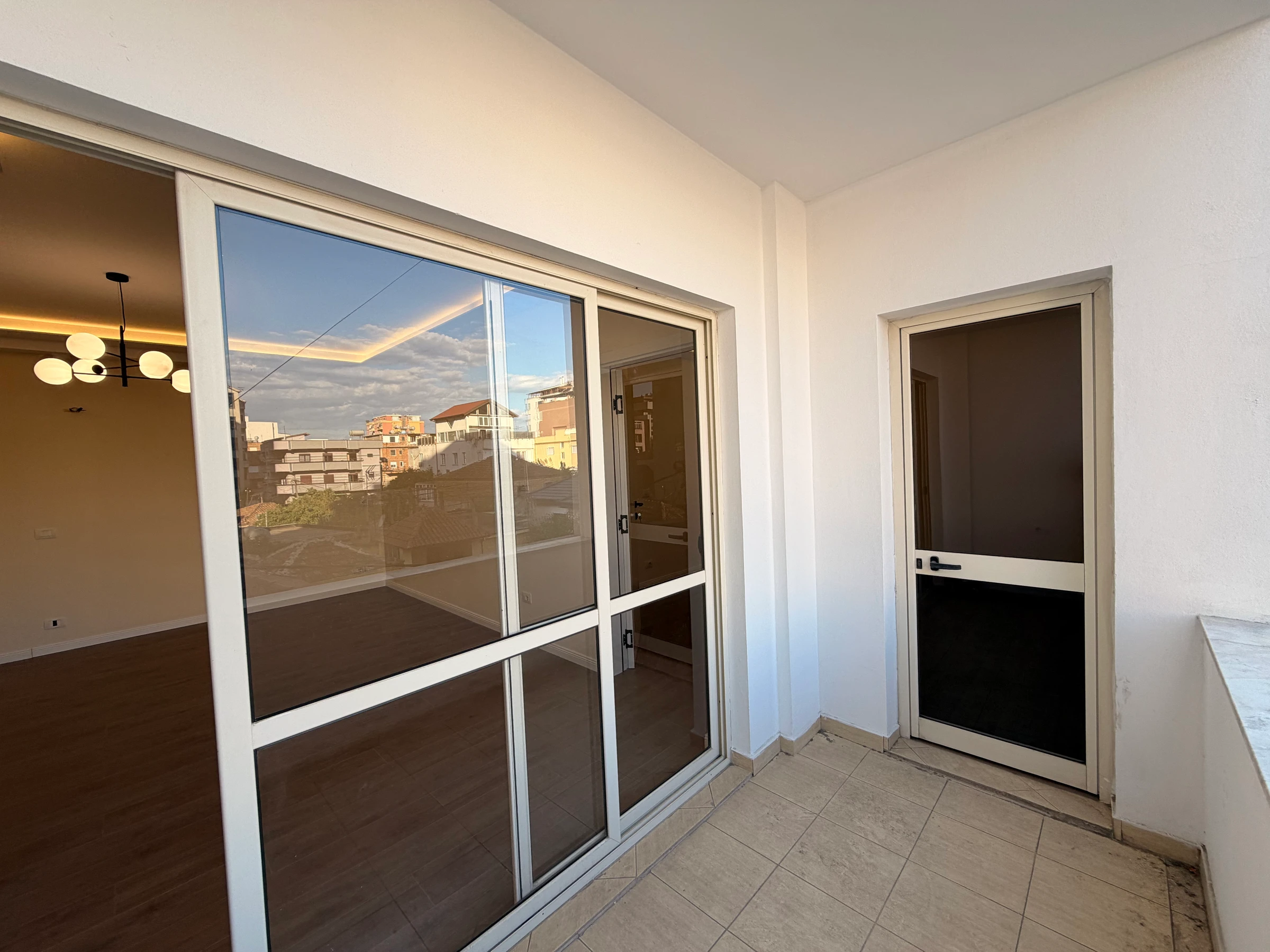 Shitet Apartament 2+1+2 Tualete ne Lagjen Nr 6 Durres (7/8)