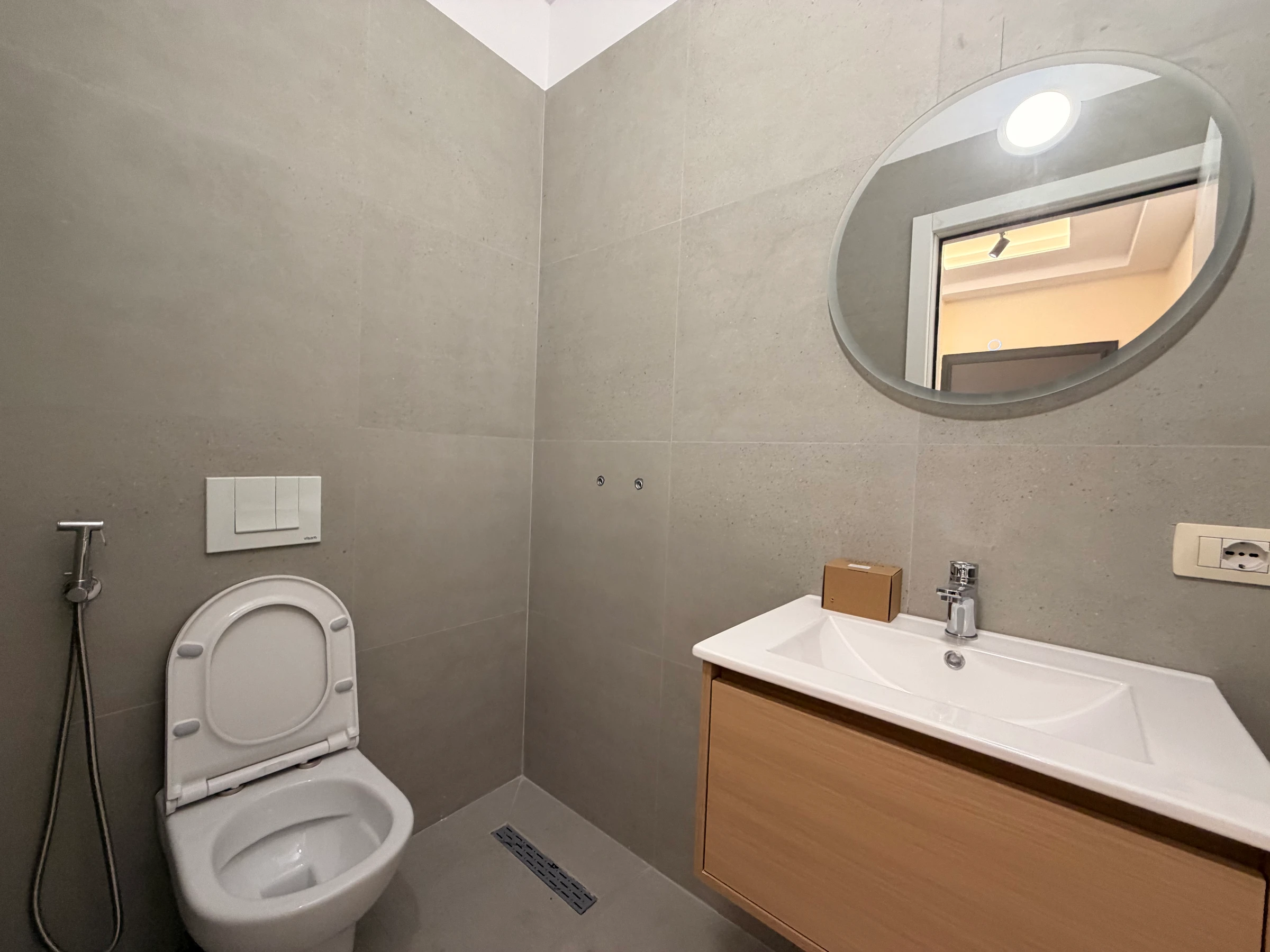 Shitet Apartament 2+1+2 Tualete ne Lagjen Nr 6 Durres (8/8)