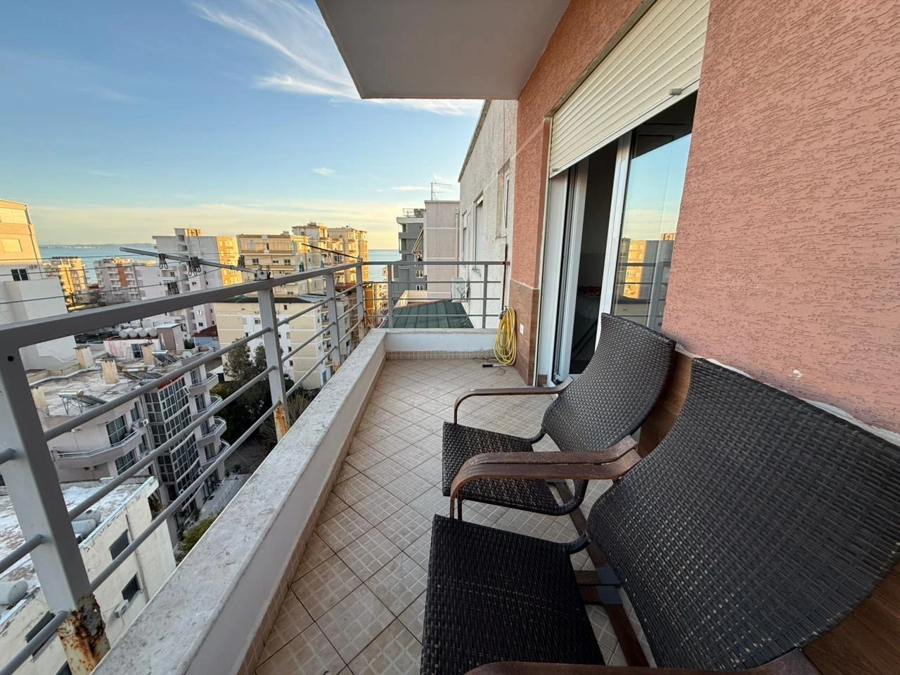 Apartament 2+1 Për Shitje në Plazh,Rrota e kuqe (2/9)