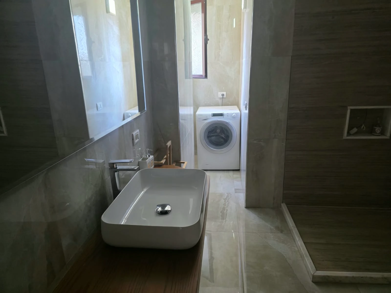 Apartament 3+2+2 Për Shitje në Ish rajoni ne Durrësit (10/16)