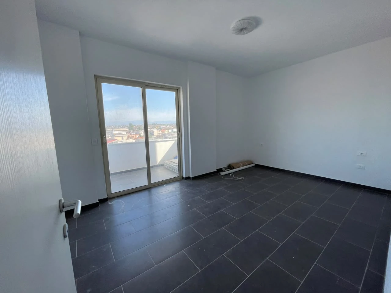 Shitet Apartament 2+1+2tualete | Plazh Rrota Kuqe (11/12)