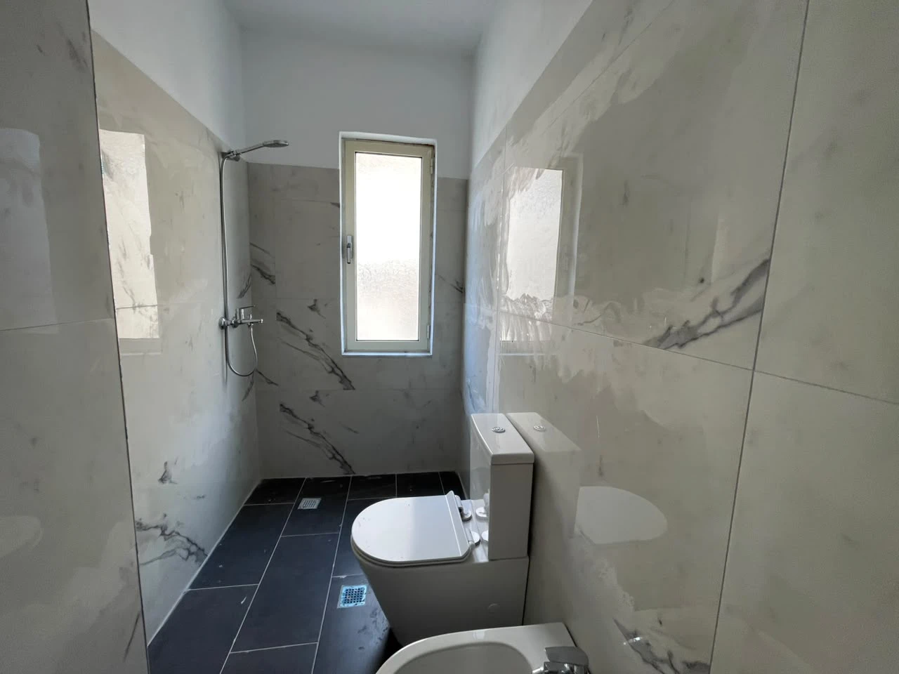 Shitet Apartament 2+1+2tualete | Plazh Rrota Kuqe (9/12)