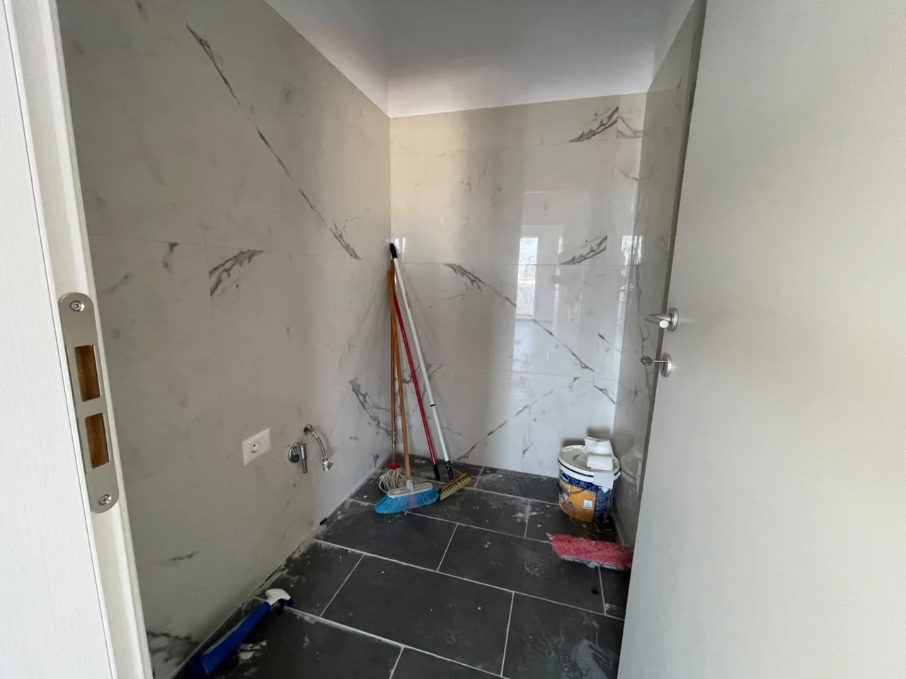 Shitet Apartament 2+1+2tualete | Plazh Rrota Kuqe (10/12)