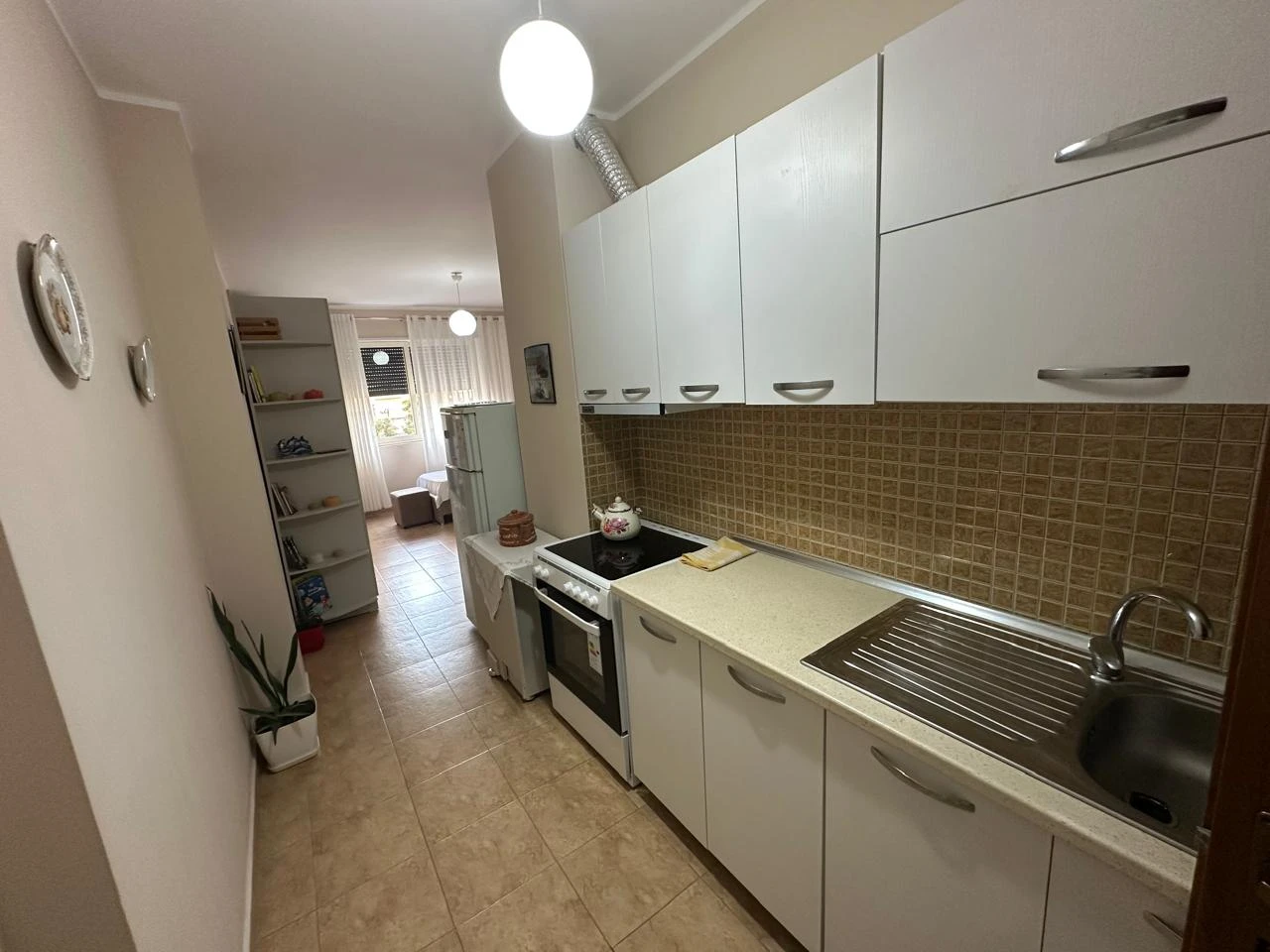 Shitet Garsoniere 150m nga Deti Plazh Iliria (2/3)