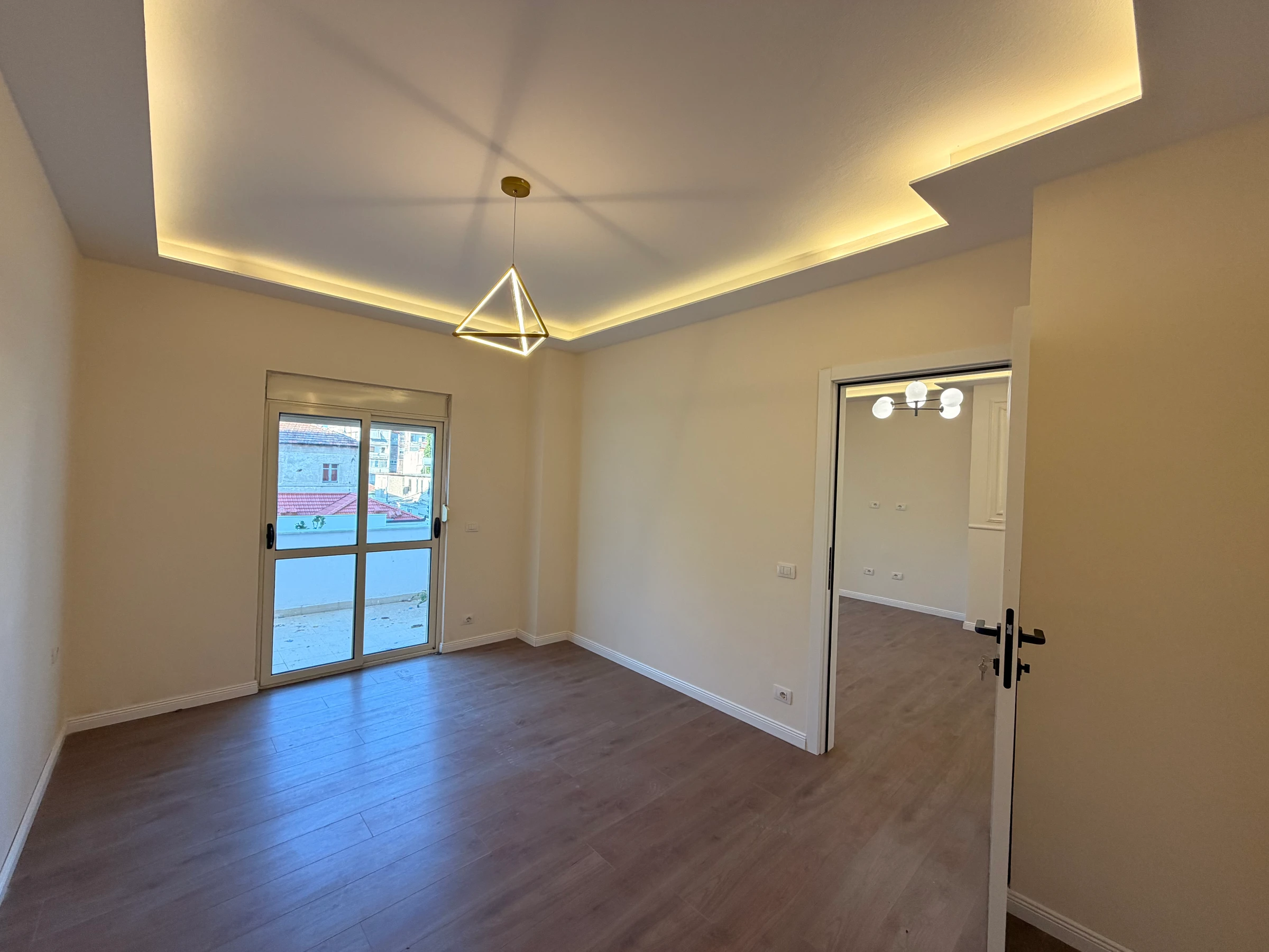 Shitet Apartament 1+1 Tek Ish Rajoni Lagja 6 Durres (4/10)