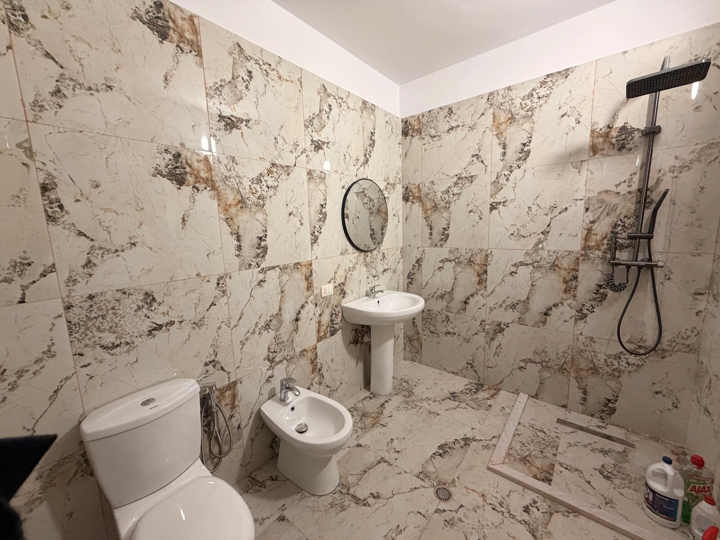 Shitet Apartament 1+1 Tek Ish Rajoni Lagja 6 Durres (8/10)