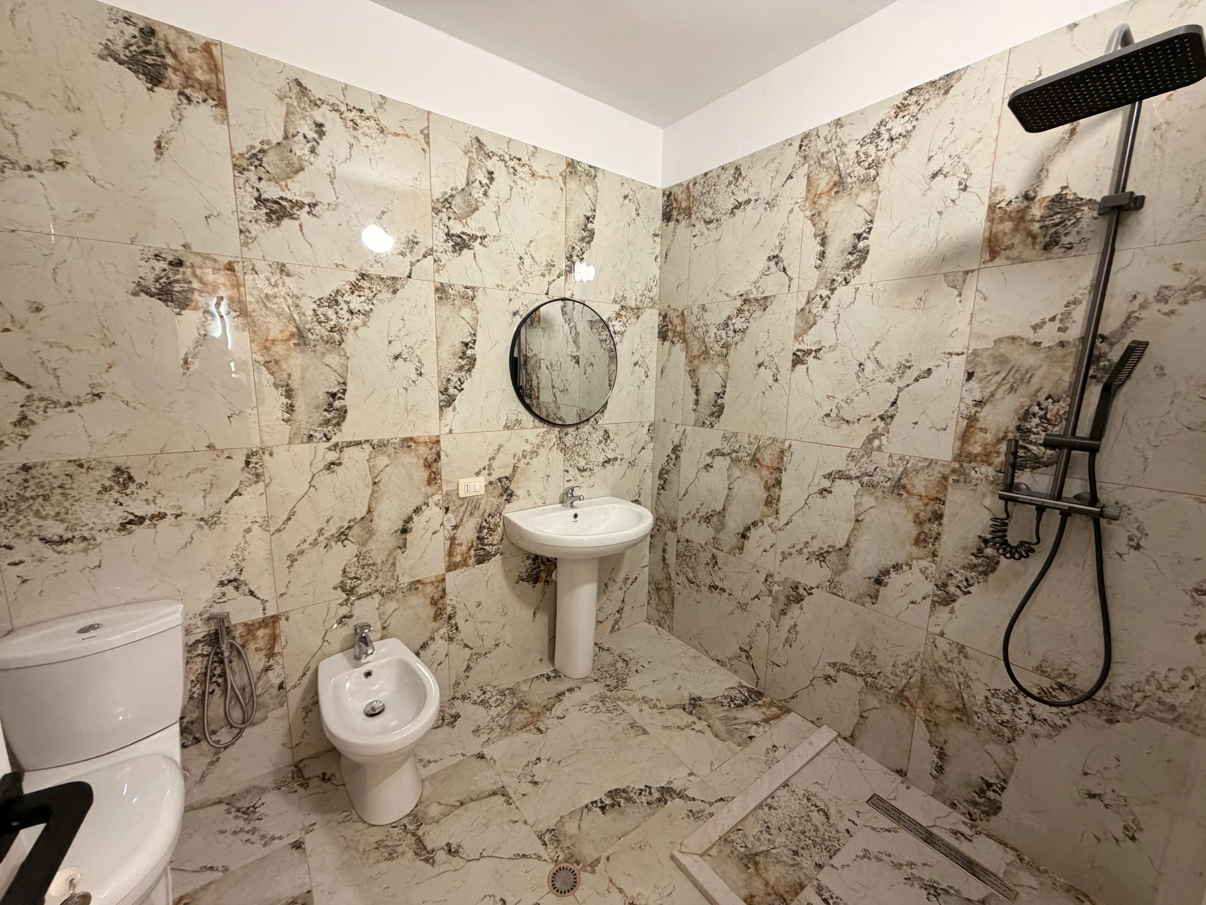 Shitet Apartament 1+1 Tek Ish Rajoni Lagja 6 Durres (9/10)