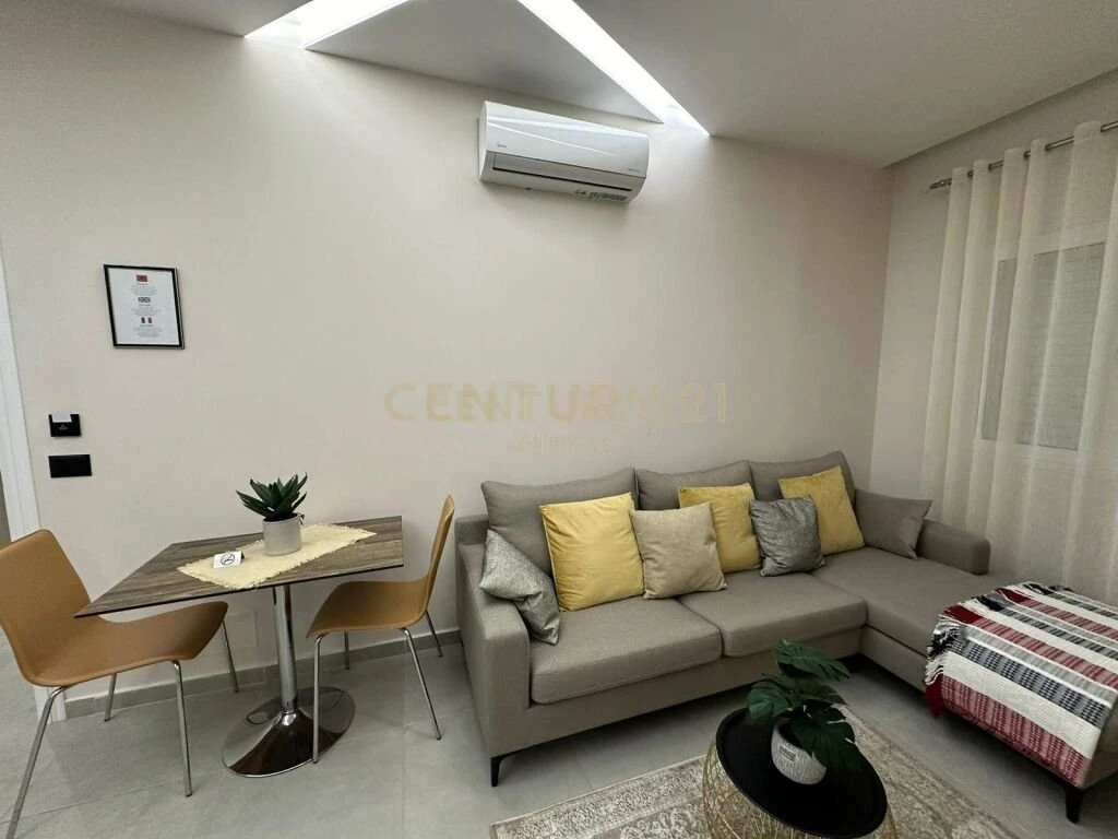 Shitet Ambient biznesi + 3 Apartamente 1+1, vija e pare me rrugen kryesore ne Plazh Hekurudha (6/16)