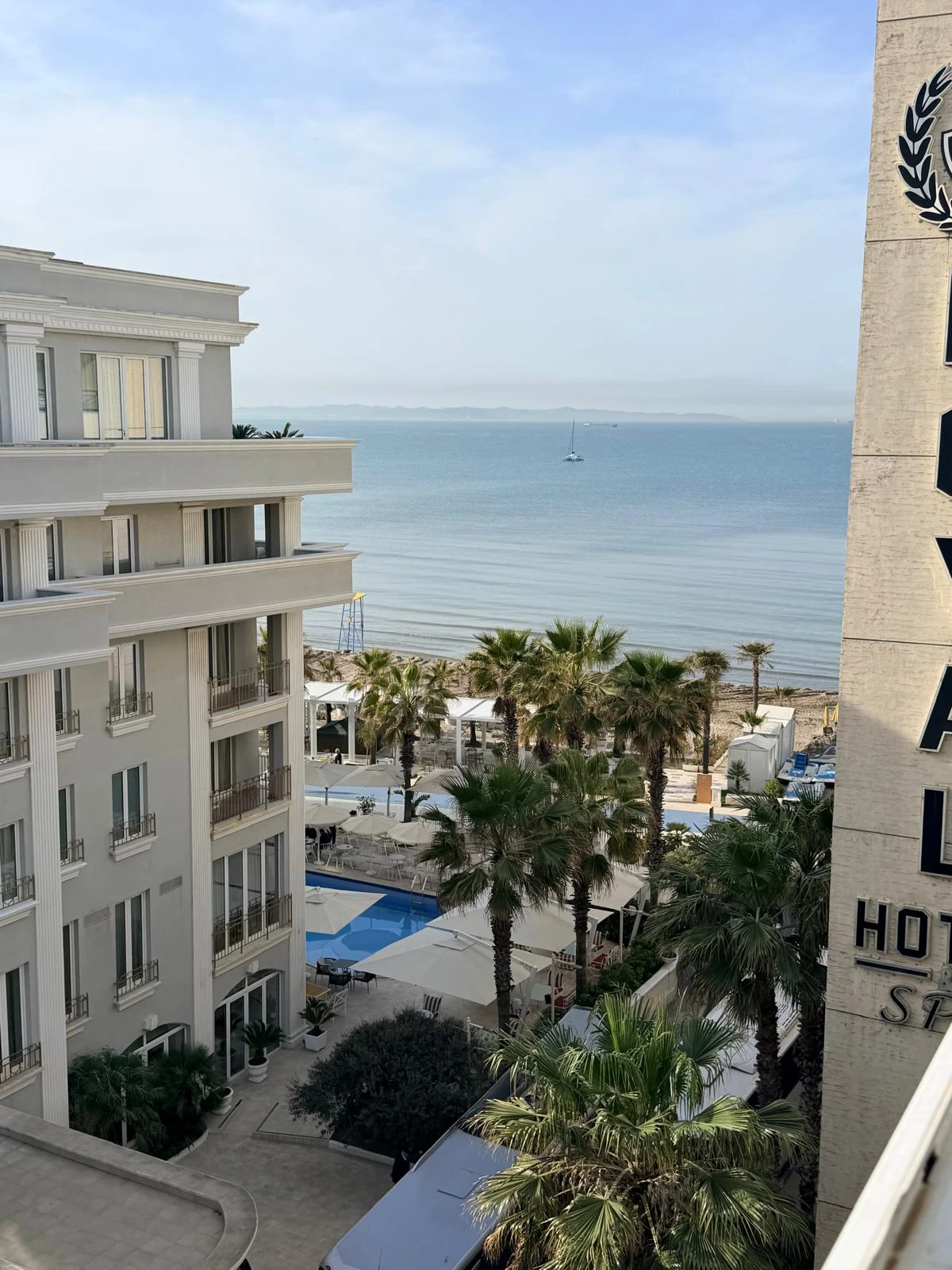 Shitet Apartament 2+1 Pamje Deti 20m nga Deti, ne Plazh Prane Ures Dajlanit, Durres