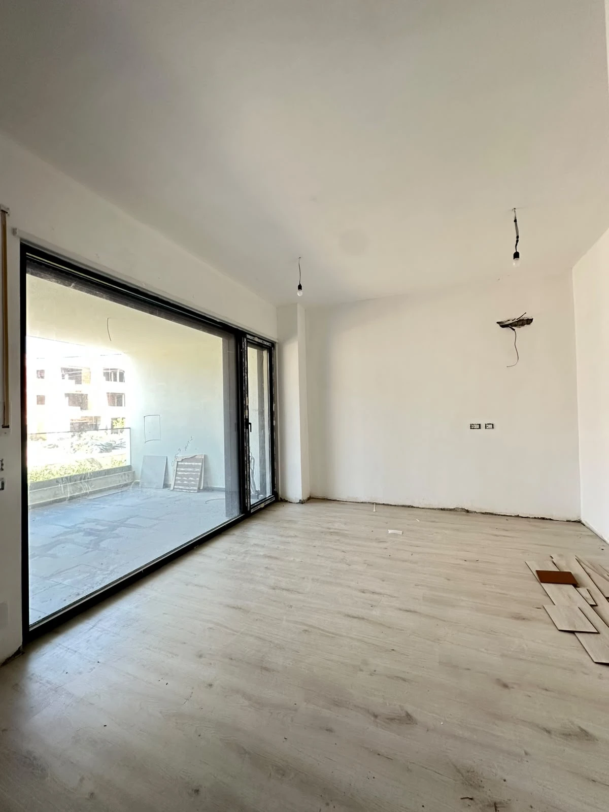 Apartament 1+1 me oborr privat në Torquoise Marina