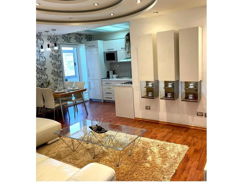 Shitet Apartament 50M Larg Detit te Shkembi i Kavajes, Durres (1/5)