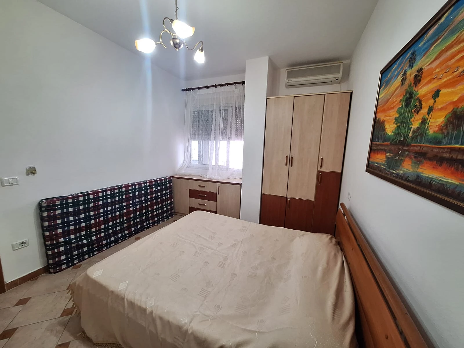 Shitet Apartament 1+1 Me Vija e Pare me Pamje Deti Anesore te Shkembi Kavajes. (8/13)