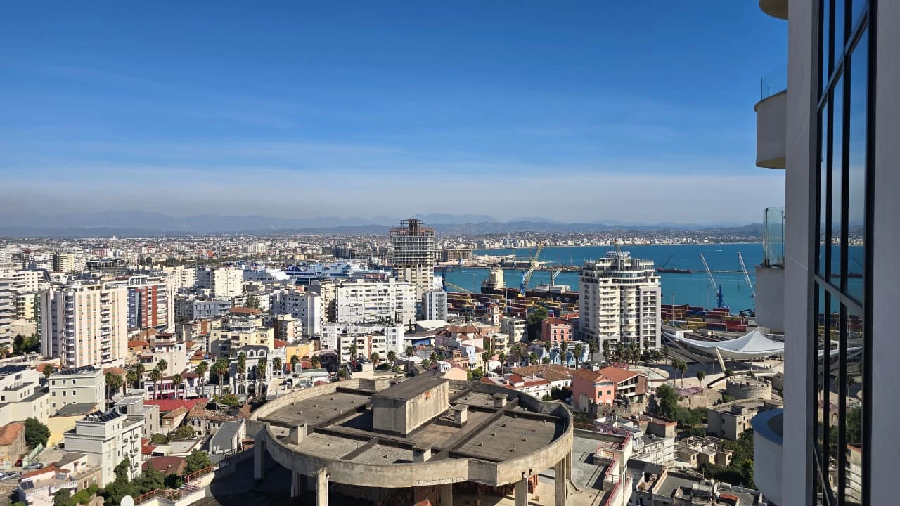 Shitet Apartament 2+1 me Pamje Panoramike në Vollga, Durrës