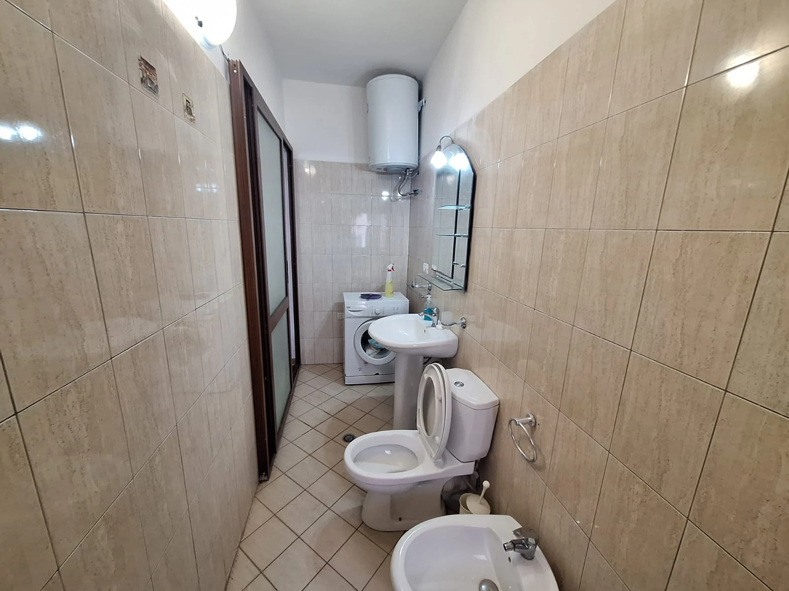 Shitet Apartament 1+1 Me Vija e Pare me Pamje Deti Anesore te Shkembi Kavajes. (13/13)