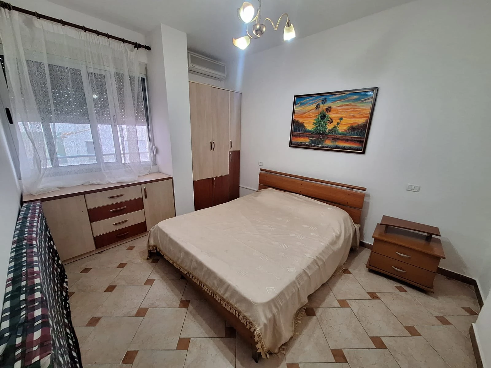 Shitet Apartament 1+1 Me Vija e Pare me Pamje Deti Anesore te Shkembi Kavajes. (3/13)