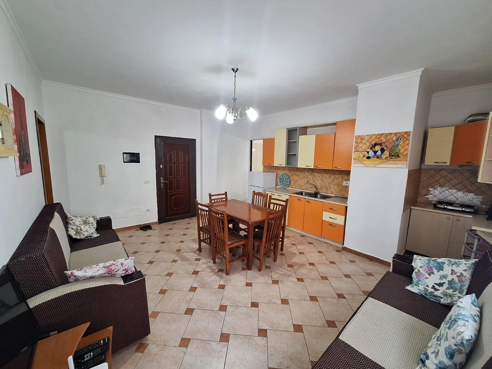 Shitet Apartament 1+1 Me Vija e Pare me Pamje Deti Anesore te Shkembi Kavajes. (5/13)