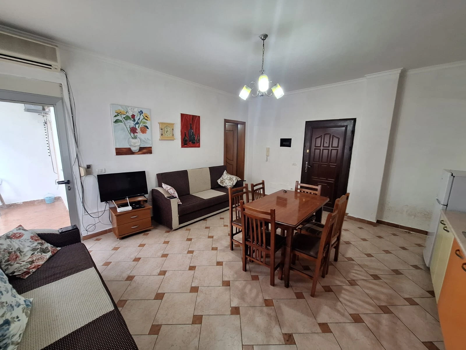 Shitet Apartament 1+1 Me Vija e Pare me Pamje Deti Anesore te Shkembi Kavajes. (6/13)
