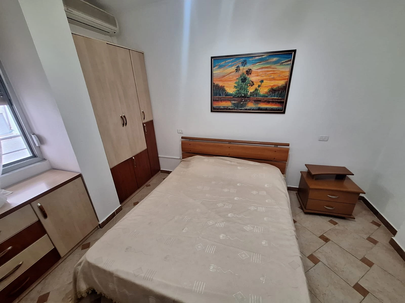 Shitet Apartament 1+1 Me Vija e Pare me Pamje Deti Anesore te Shkembi Kavajes. (7/13)