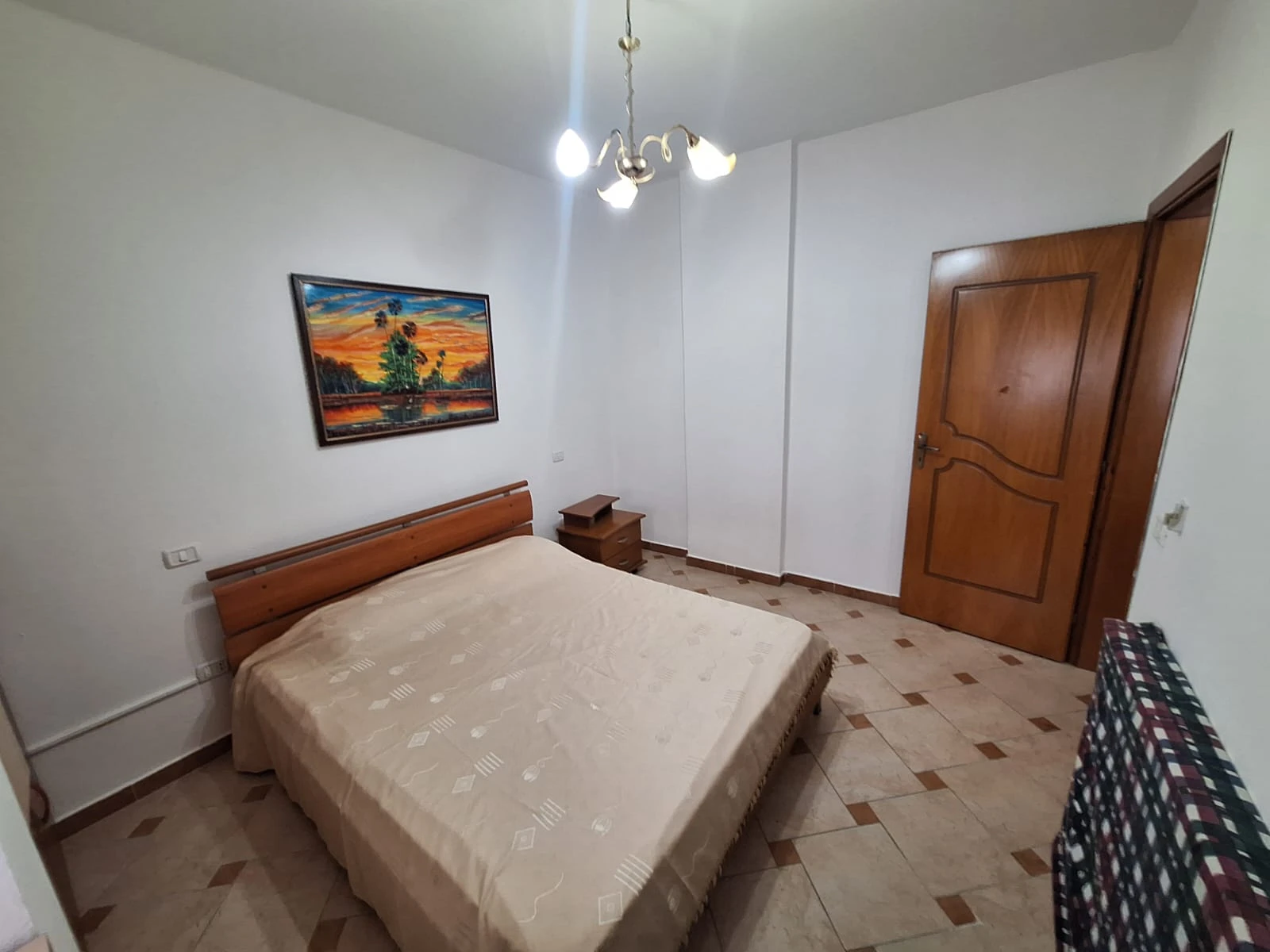Shitet Apartament 1+1 Me Vija e Pare me Pamje Deti Anesore te Shkembi Kavajes. (9/13)