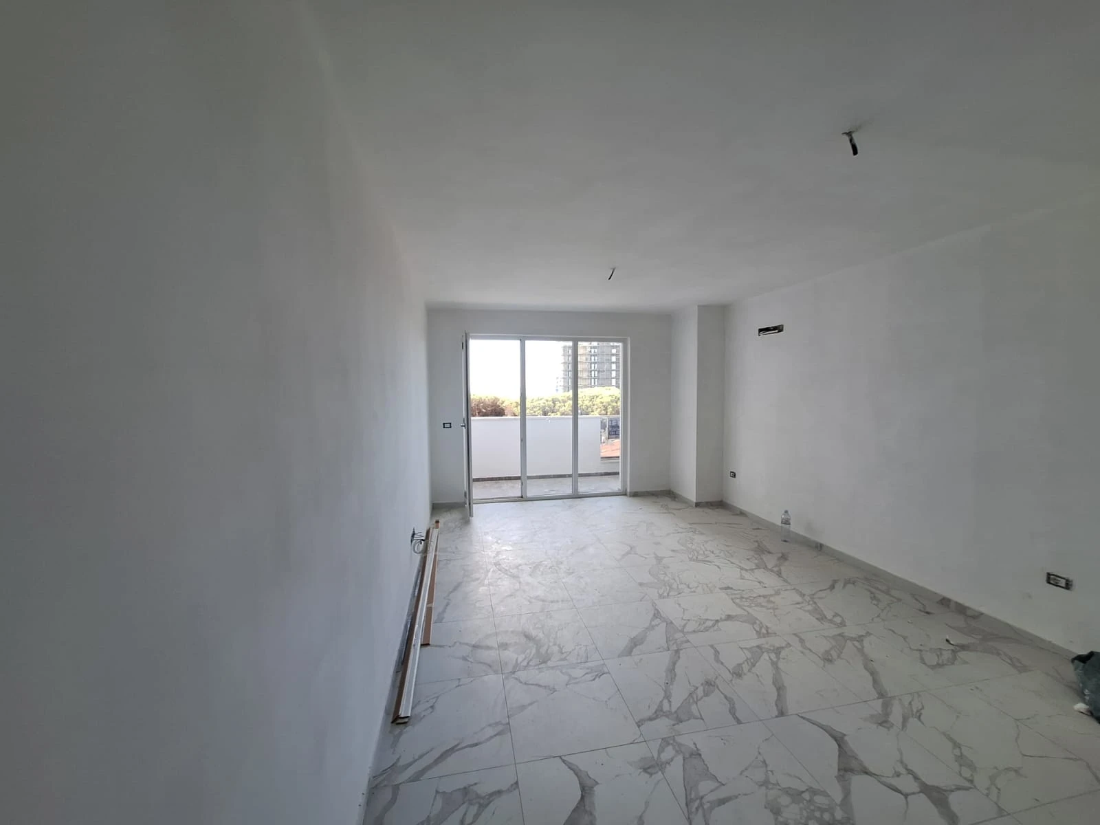 Shitet Studio Pamje Deti Te Bonita në Golem Durrës (11/15)