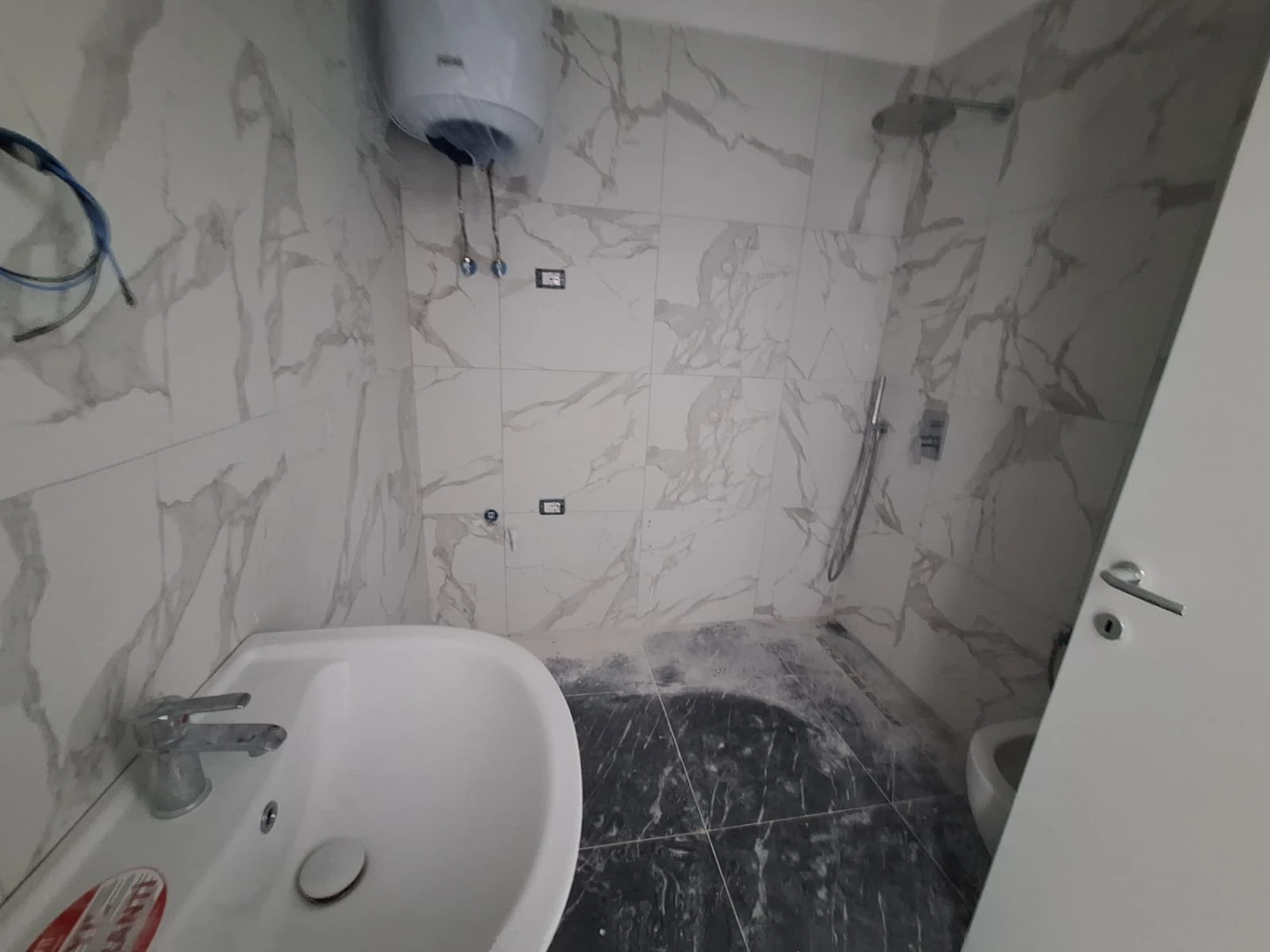 Shitet Studio Pamje Deti Te Bonita në Golem Durrës (3/15)