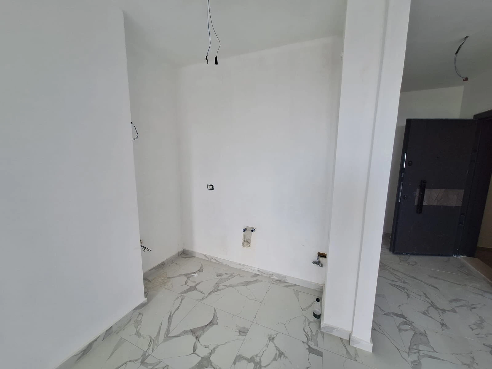 Shitet Studio Pamje Deti Te Bonita në Golem Durrës (9/15)