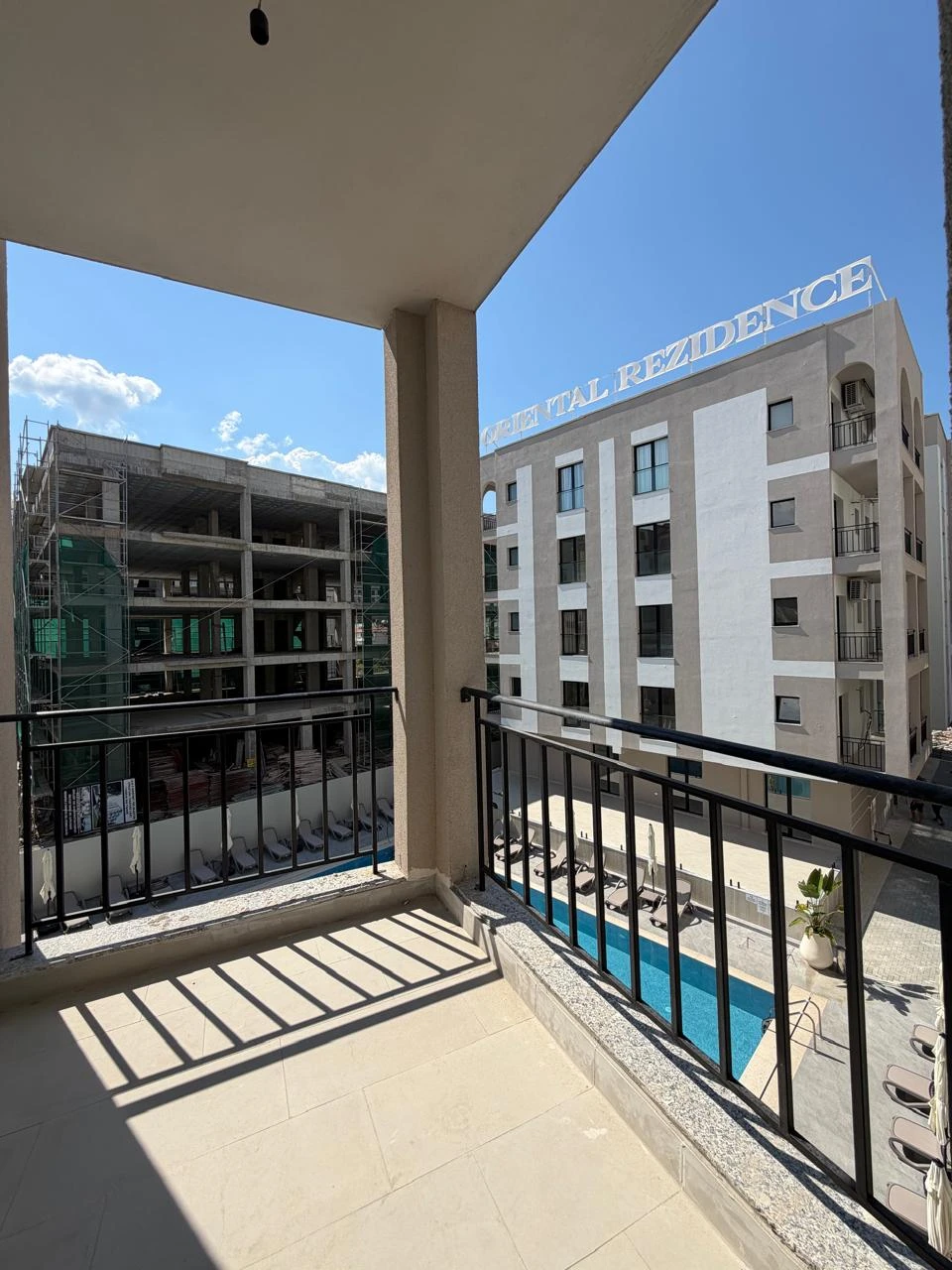 Apartament 1+1 me Pamje Pishine Tek Rezidenca ORIENTAL,GOLEM (2/8)