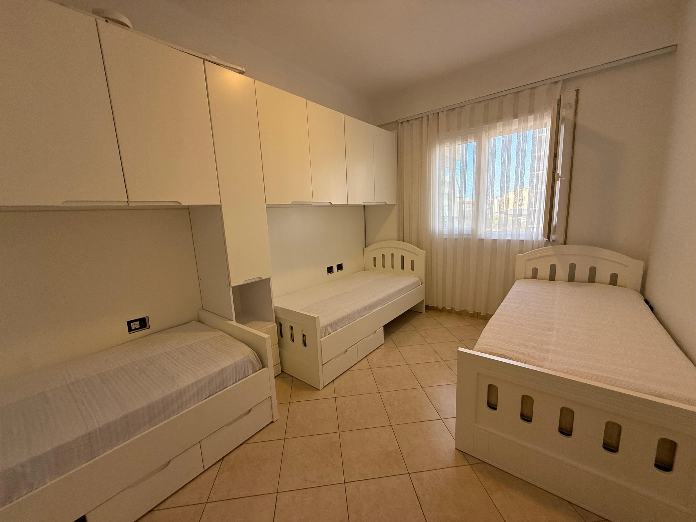 Apartment 2+1 for Sale, Second Line to the Sea at the Kavajë Rock (11/19)