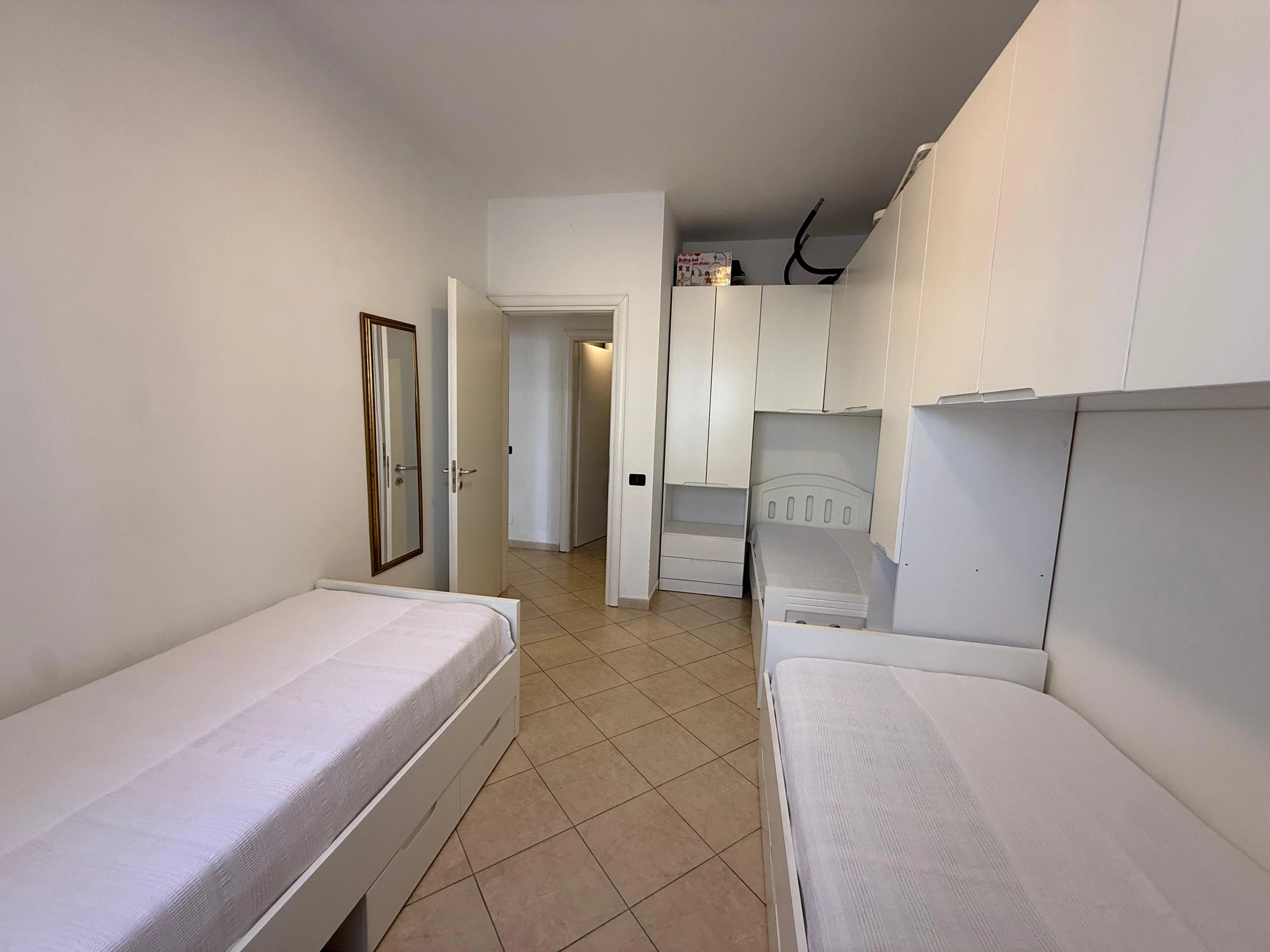 Apartment 2+1 for Sale, Second Line to the Sea at the Kavajë Rock (12/19)