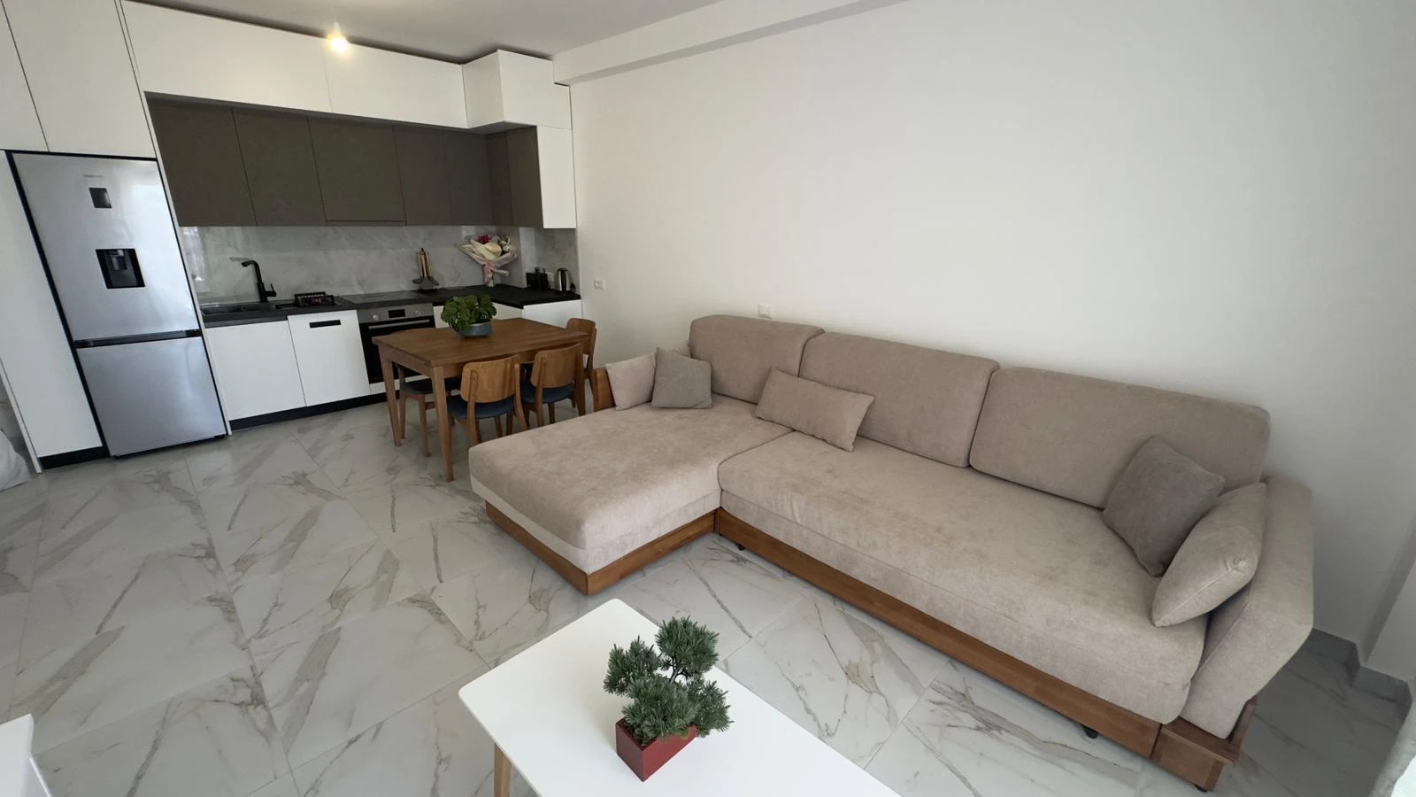 Shitet Apartament 2+1+2t+Post PARKIMI,PRANE Hotel Flower (3/20)