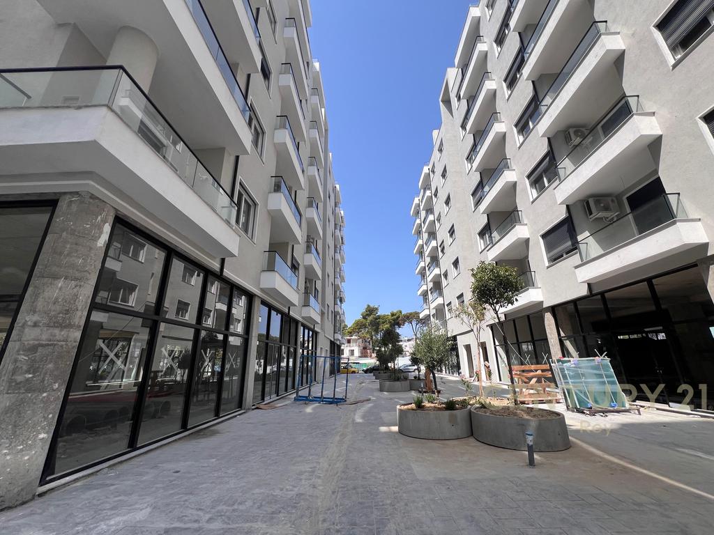 Commercial premises for sale, new construction, Golem