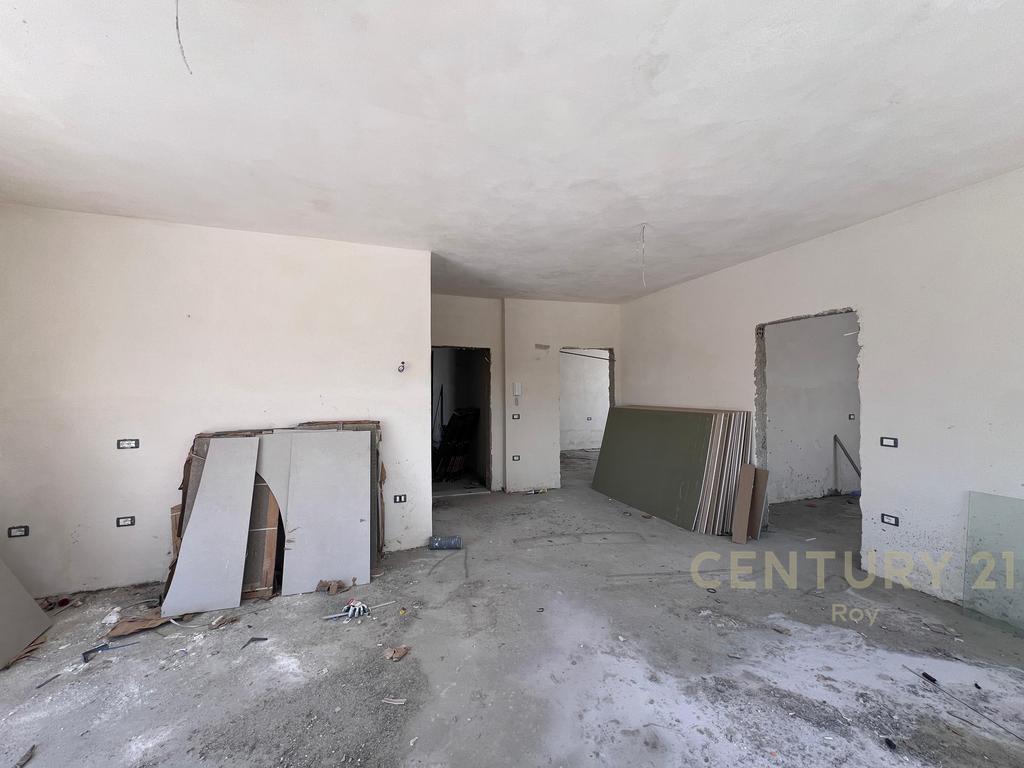 Shitet Penthouse 2+1+2, "në Rezidencën Vm", në Golem