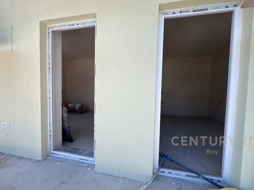 Apartment 1+1 + Parking Space for Sale at Mali i Robit