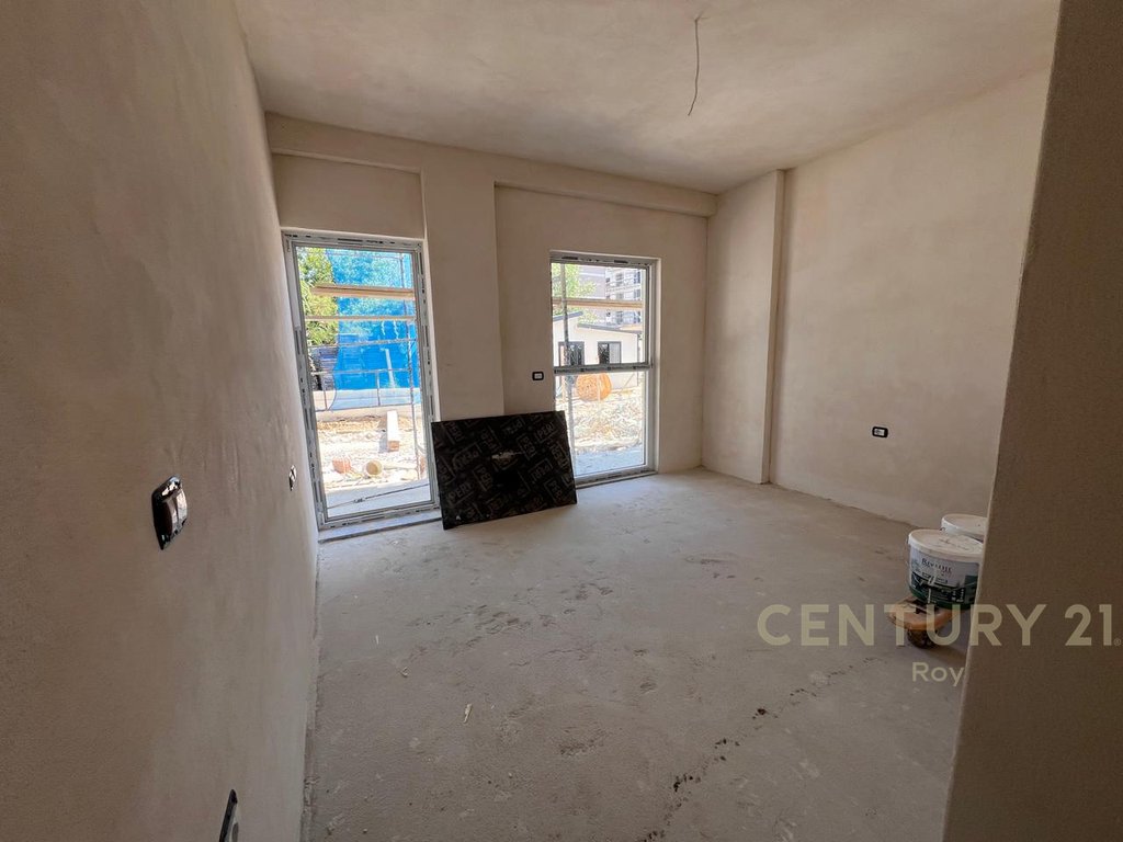Apartment 1+1 + Parking Space for Sale at Mali i Robit