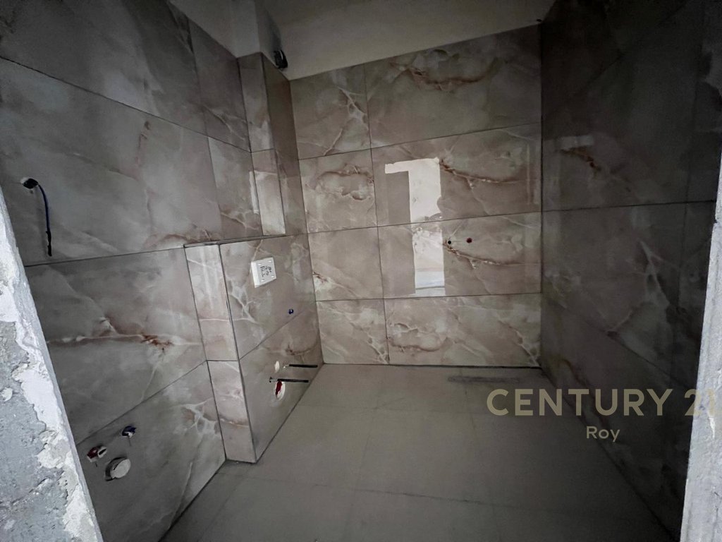 Apartment 1+1 + Parking Space for Sale at Mali i Robit