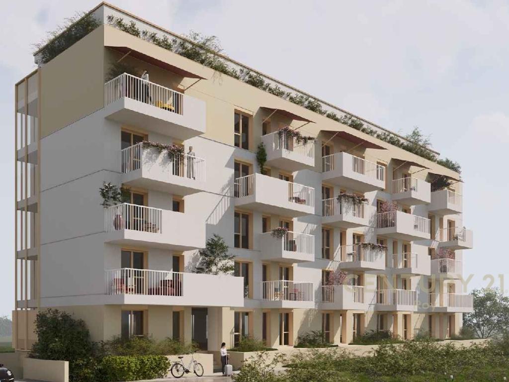 Apartment 1+1 + Parking Space for Sale at Mali i Robit