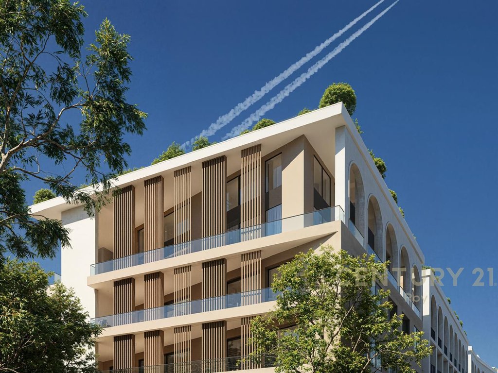Sales Continue at "Grand Marina", Mali i Robit (2/8)
