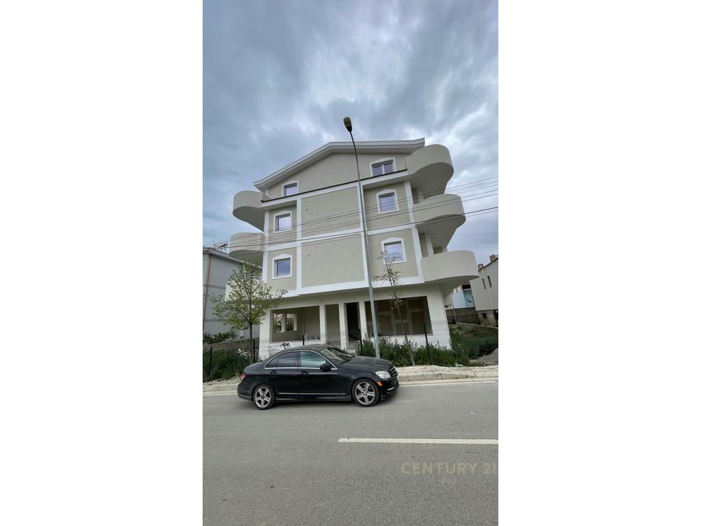4-Storey Building for Sale in Golem.