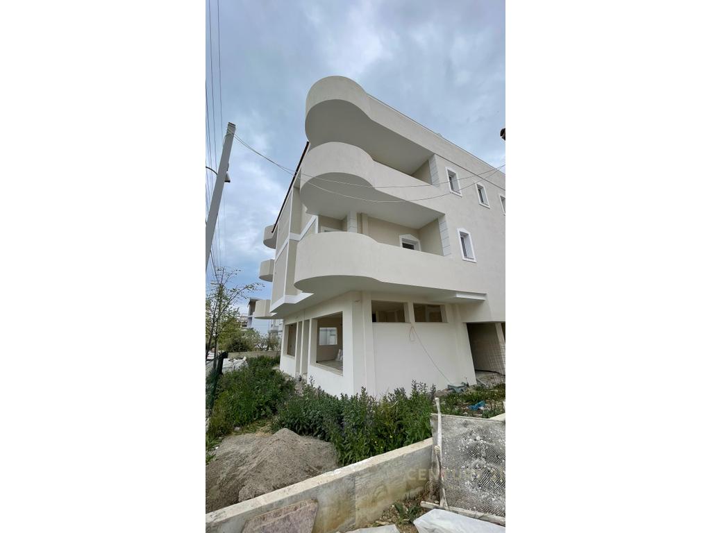 4-Storey Building for Sale in Golem.