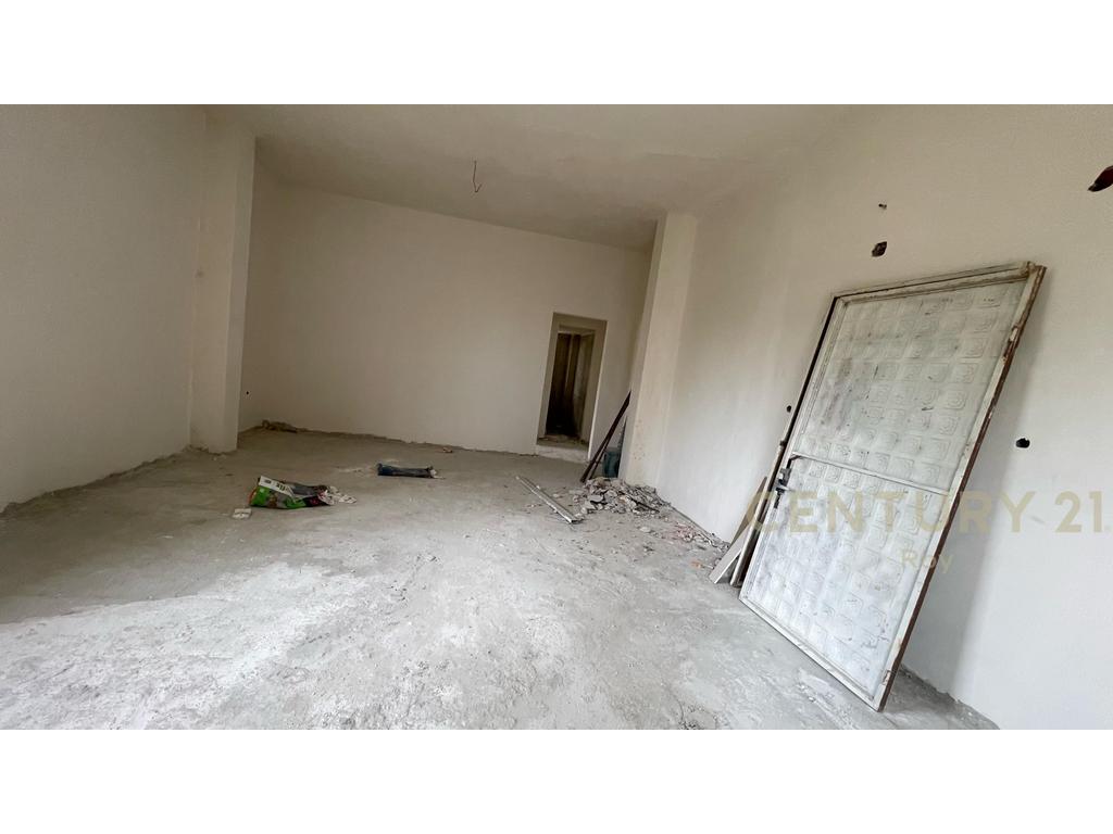 4-Storey Building for Sale in Golem.