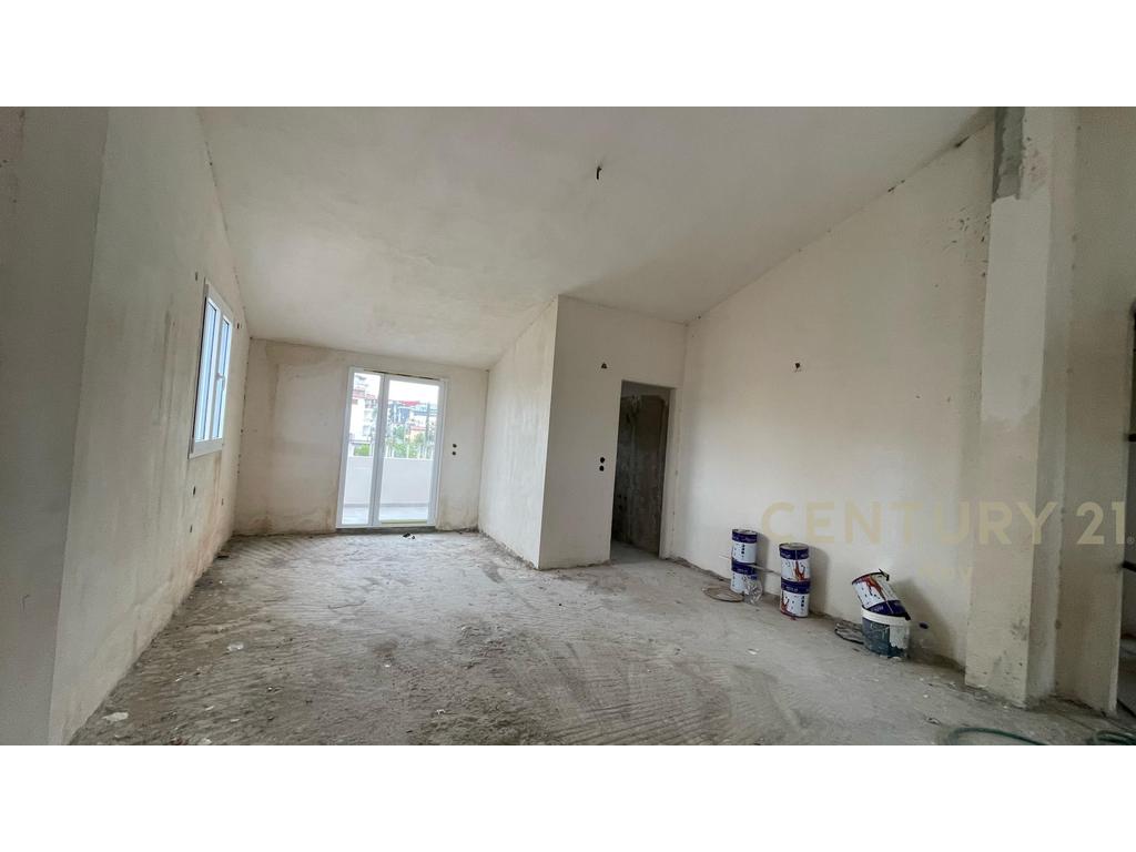 4-Storey Building for Sale in Golem.