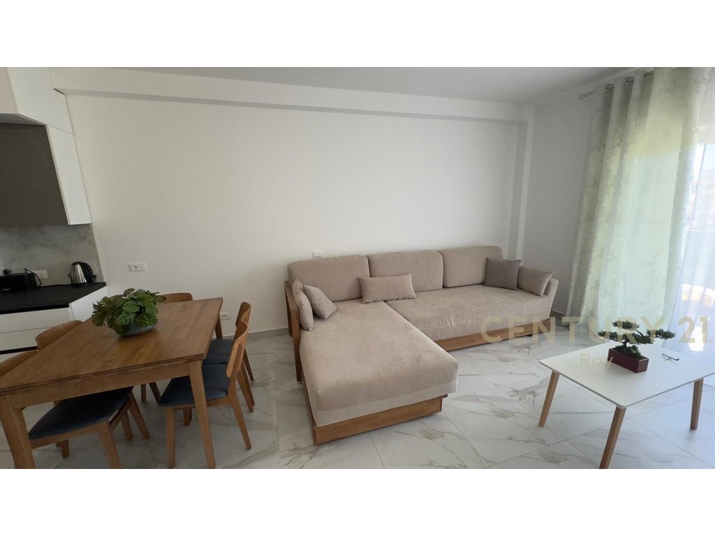 Shitet Apartament 2+1+2t+Post PARKIMI,PRANE Hotel Flower