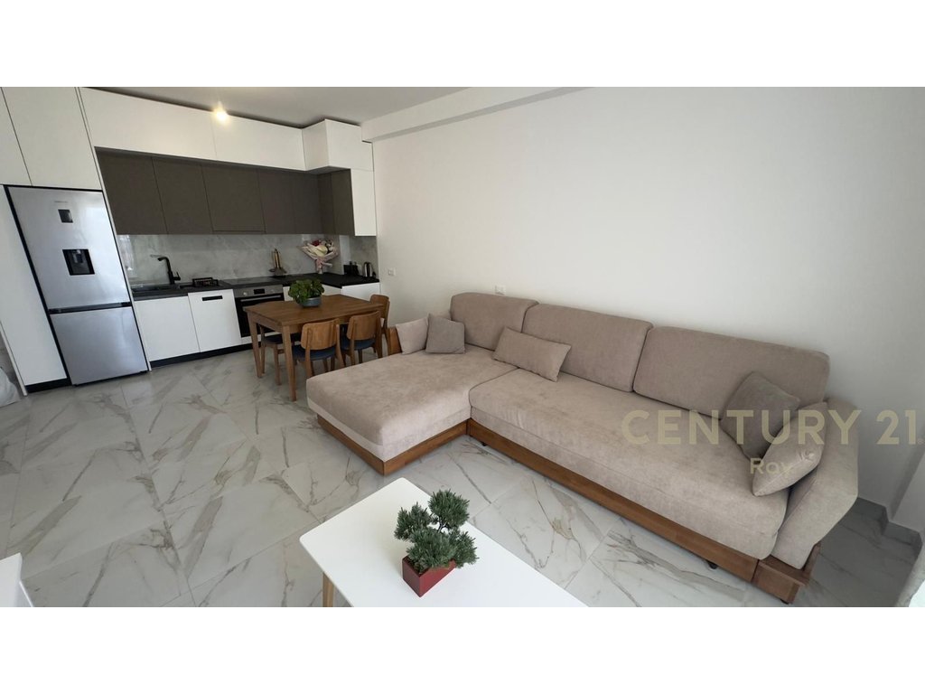 Shitet Apartament 2+1+2t+Post PARKIMI,PRANE Hotel Flower