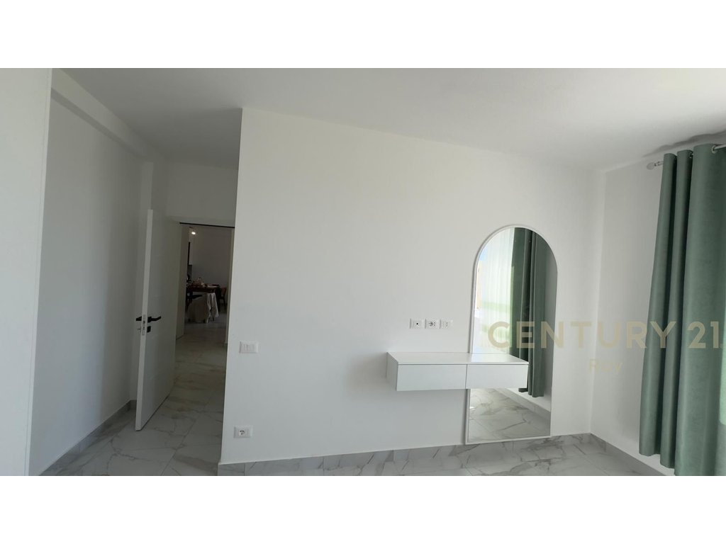 Shitet Apartament 2+1+2t+Post PARKIMI,PRANE Hotel Flower