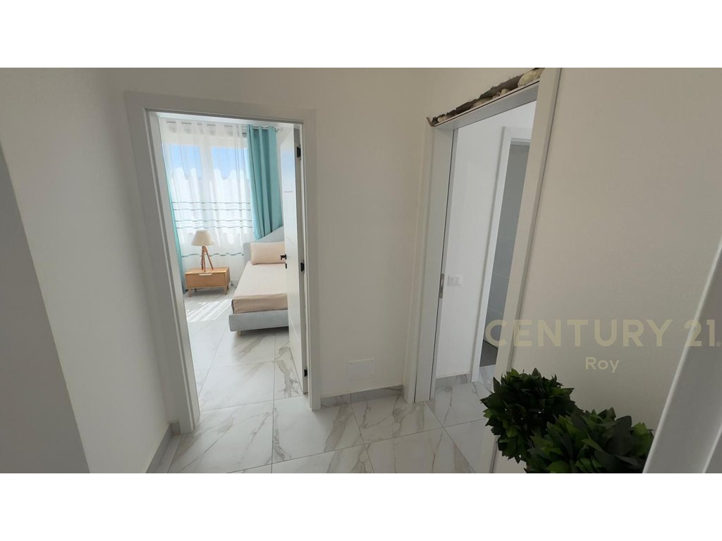 Shitet Apartament 2+1+2t+Post PARKIMI,PRANE Hotel Flower