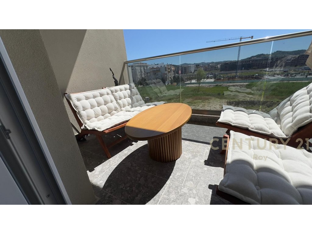 Shitet Apartament 2+1+2t+Post PARKIMI,PRANE Hotel Flower