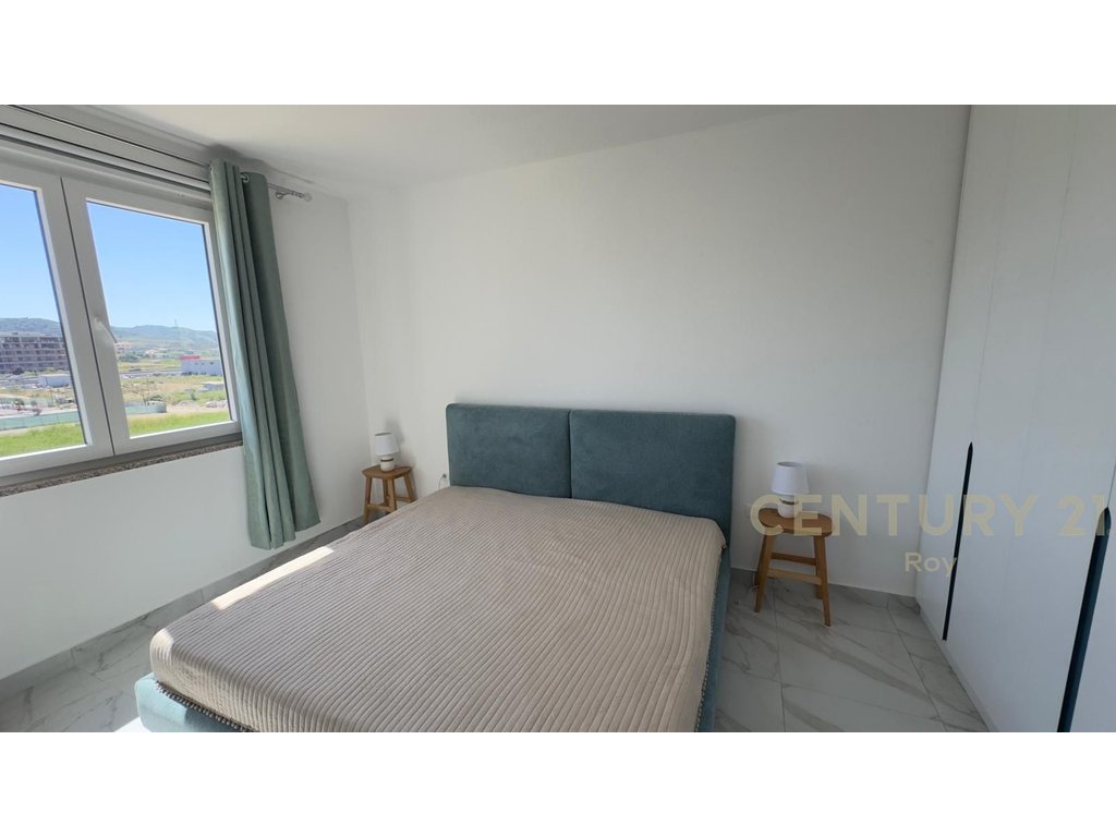 Shitet Apartament 2+1+2t+Post PARKIMI,PRANE Hotel Flower